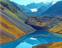 Zentralasien, Usbekistan, Kirgistan: Moscheen, Minarette & Jurtenromantik - Hochgebirgssee in traumhafter Bergkulisse